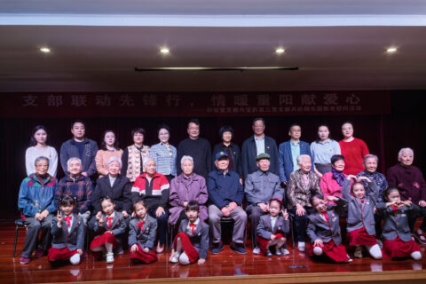 支部聯動先鋒行 情暖重陽獻愛心 | 科信聯合黨支部攜手寶韻第三黨支部共赴頤樂園敬老慰問